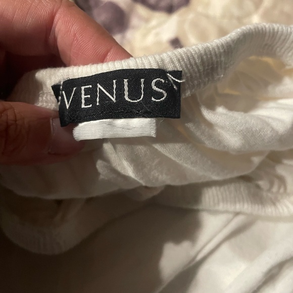 Off the shoulder ivory top - Picture 3 of 5